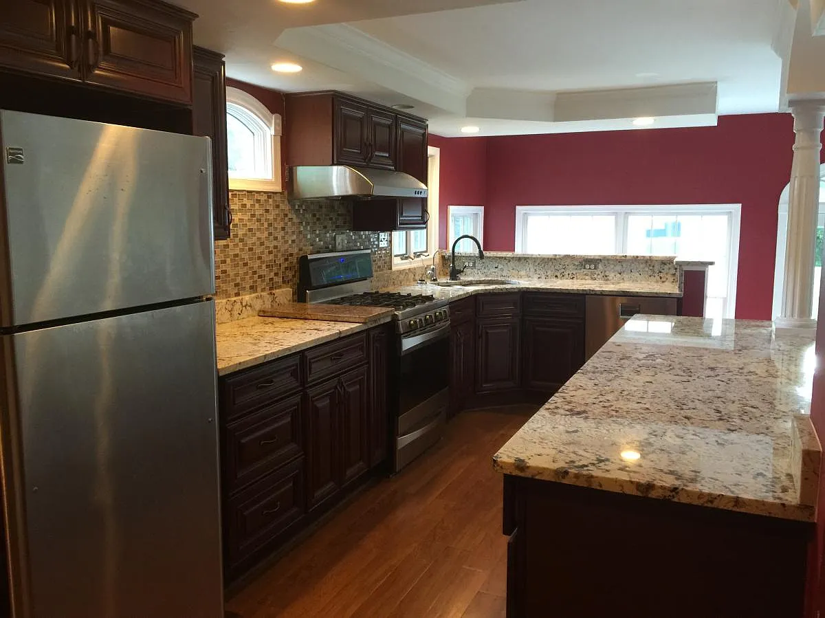 5 bed, 2400 sqft, $4,290 — Photo 2