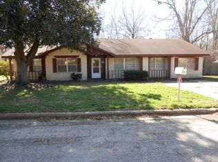 109 El Camino Dr, Crockett, TX 75835