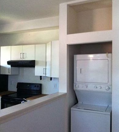 5th image of 2711 W Girard Ave
