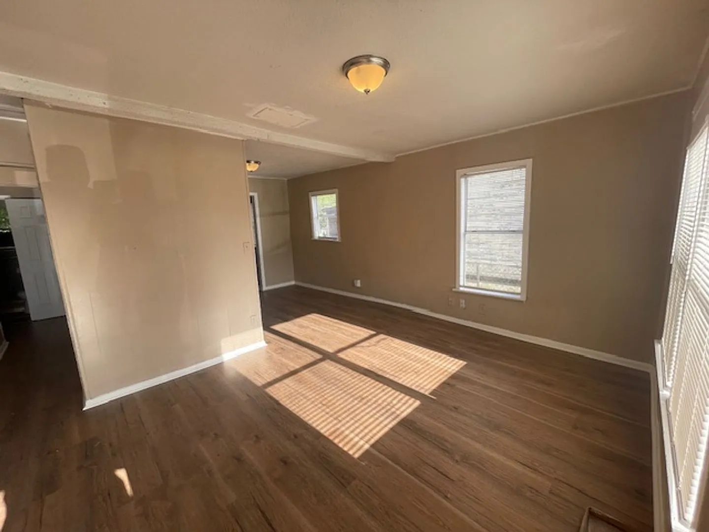 Move in ASAP-3 bedroom-1/2 off first months rent — Photo 2
