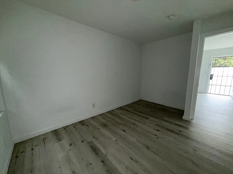 5806 Camerford Ave — Photo 5