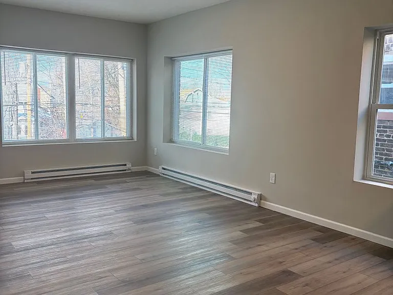 14614 Lake Shore Blvd — Photo 4