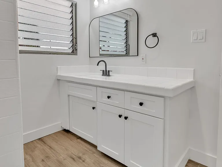 1055 Loma Ave — Photo 7