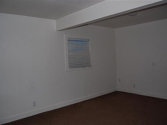 5th image of 406 E Monterey Ave
