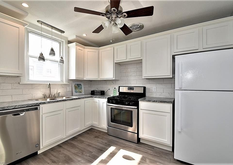 1st image of 1333 Nelson St #2