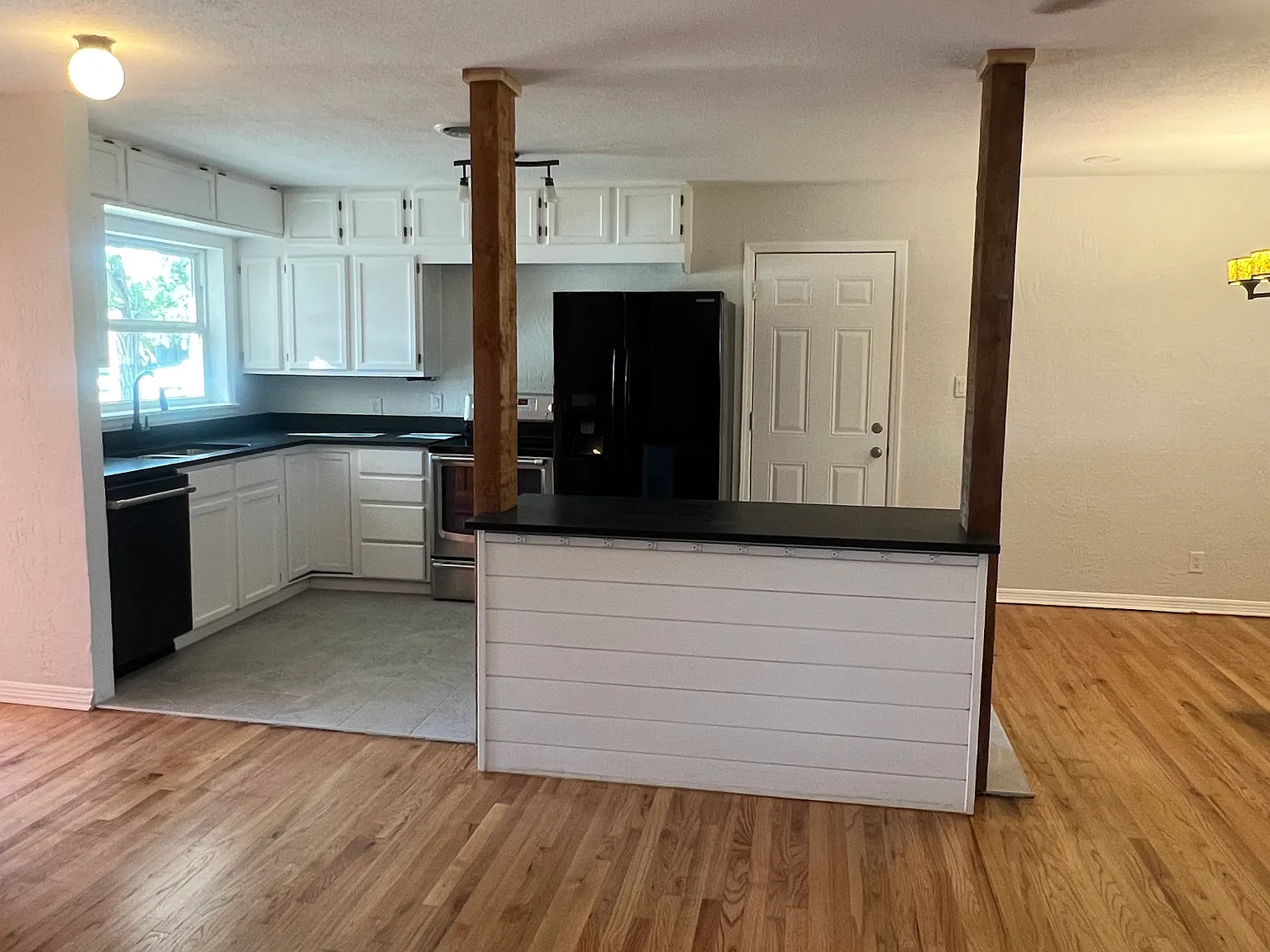 3 bed, 1200 sqft, $1,900 — Photo 4
