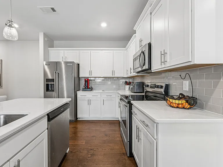 1801 Shadow Green Dr #304 — Photo 4