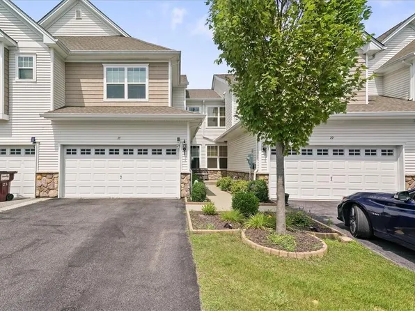 27 Lyndsey Lane, Middletown, NY 10940