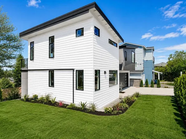 9215 22nd Avenue SW, Seattle, WA 98106