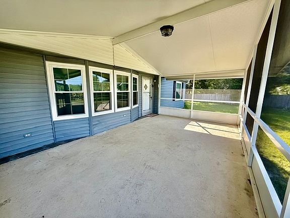 4th image of 470 Hilltop Ct