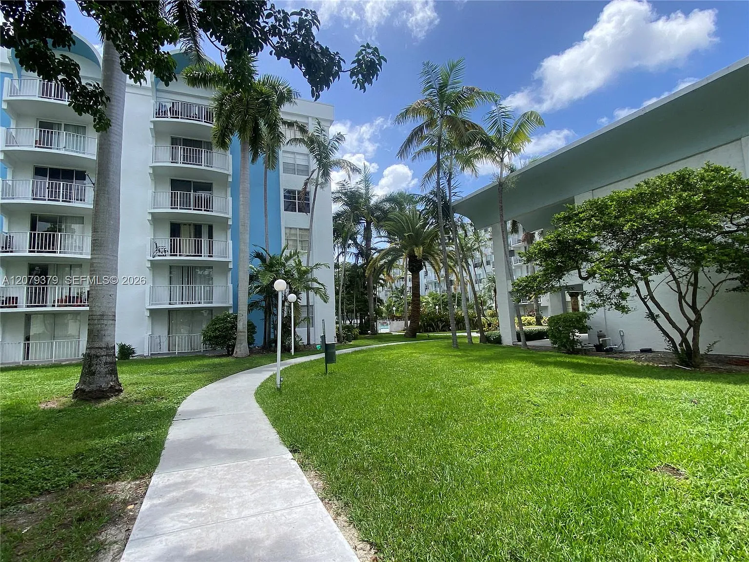 Montecarlo Condo — Photo 3