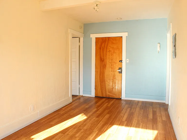505 13th Ave #4 — Photo 4