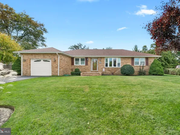 9202 Ravenwood Rd, Rosedale, MD 21237