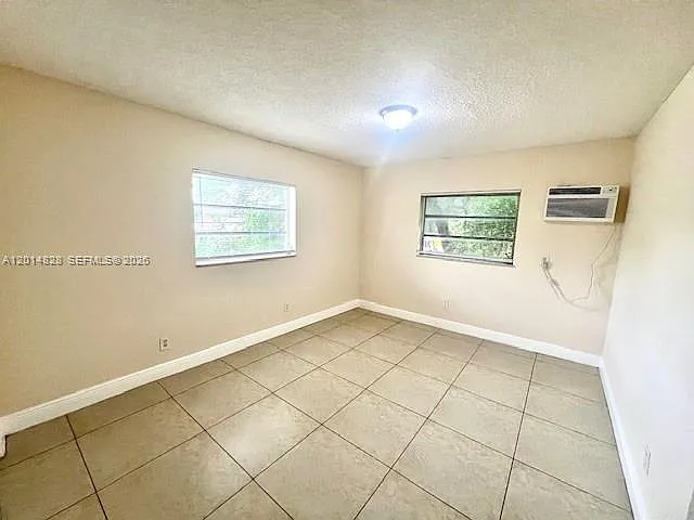 Building Photo - 685 NE 85th St #6