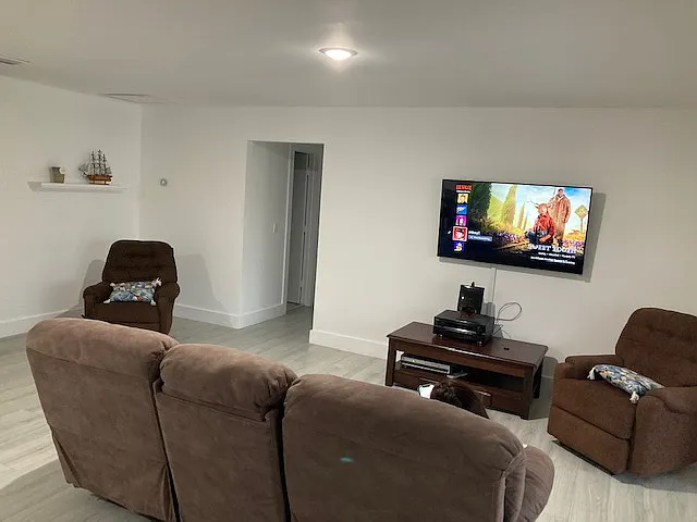 3 bed, 1428 sqft, $4,900 — Photo 4
