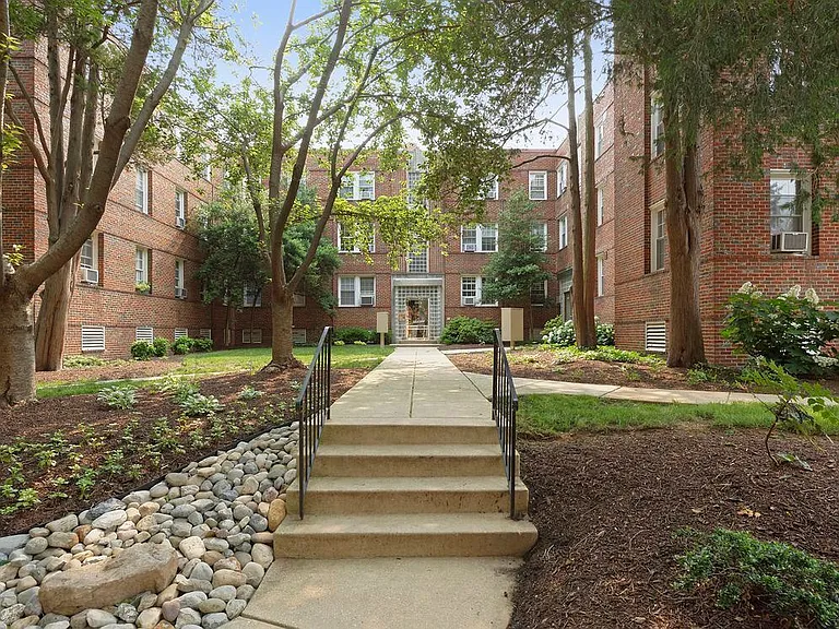 Courtyard with green space