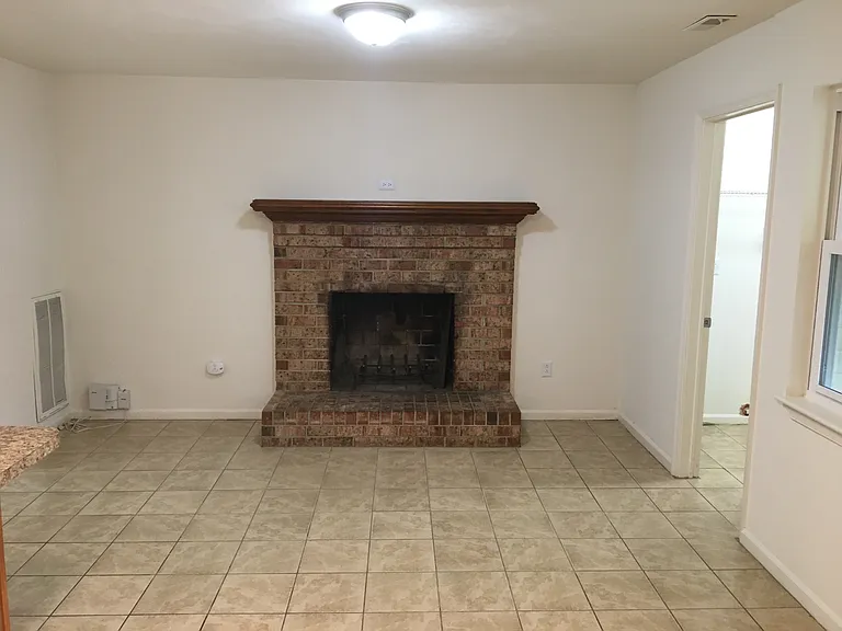 414 Sedgewick Ct — Photo 9