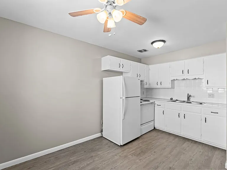 1549 Oakland Park Ave — Photo 9