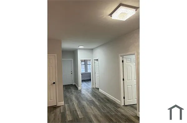 Building Photo - 4629 Carpenter Ave
