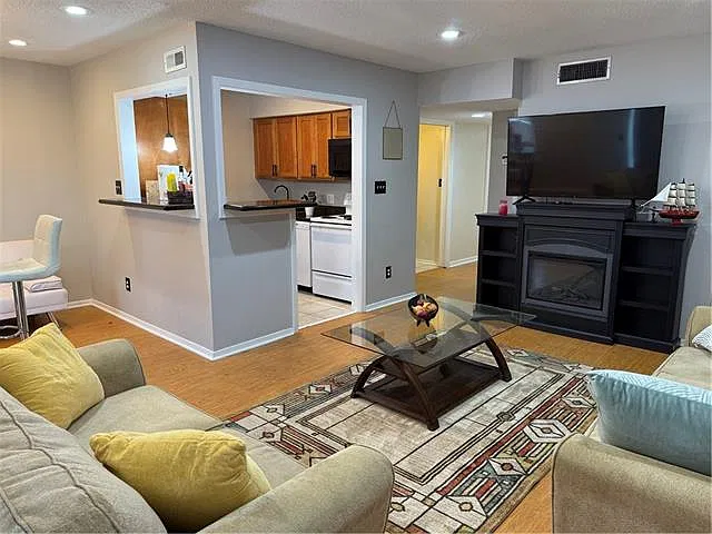 2 bed, 2.0 bath, 980 sqft, $1,650 — Photo 3