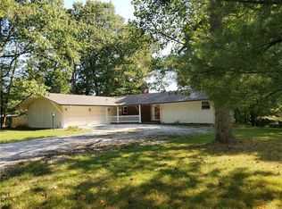17 Redbud Ln, Nashville, IN 47448