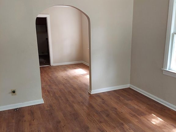 3rd image of 535 Golfair Blvd