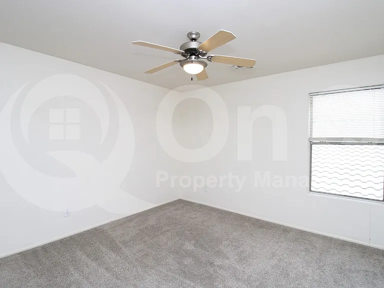 226 E Clairidge Dr — Photo 12