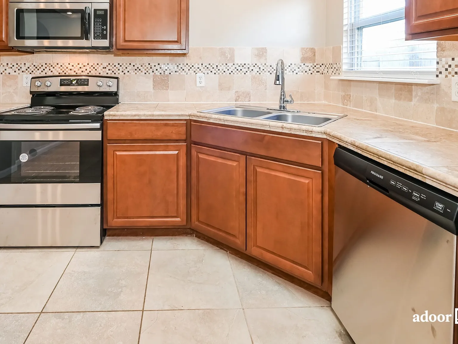 4 bed, 2.0 bath, 1510 sqft, $1,895 — Photo 3