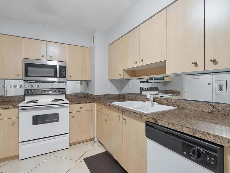 9195 Collins Ave #309 — Photo 7