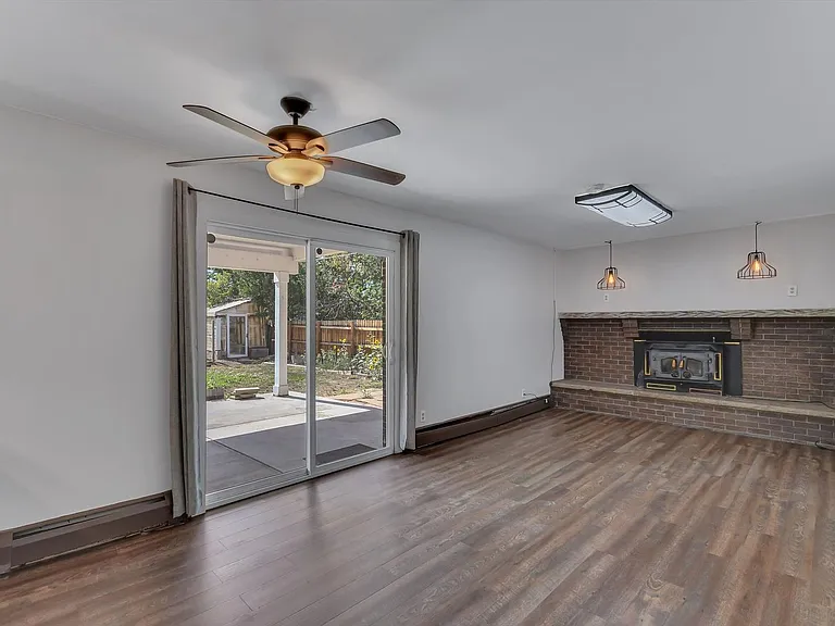 7687 Newman St — Photo 14