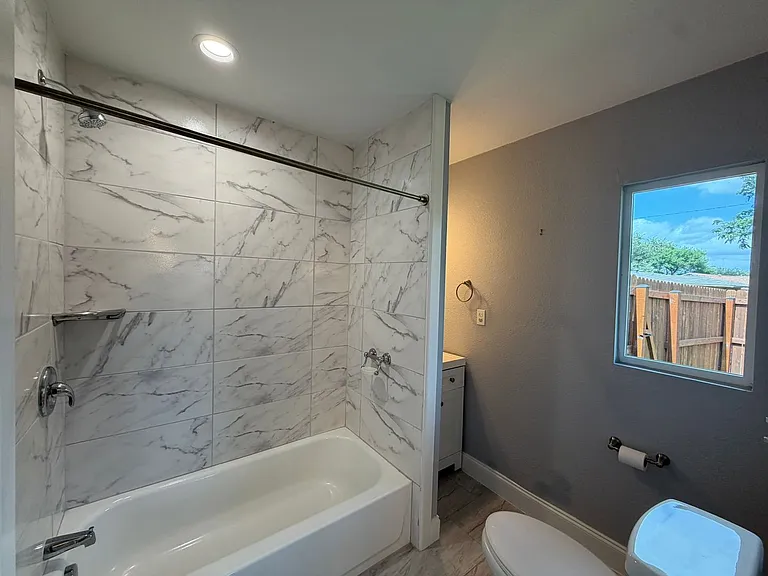 2555 W Kings Hwy — Photo 10