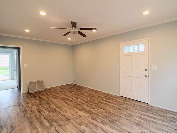3rd image of 2512 Armour Ln