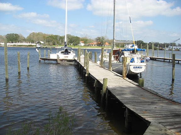 140 ft pier, deep water