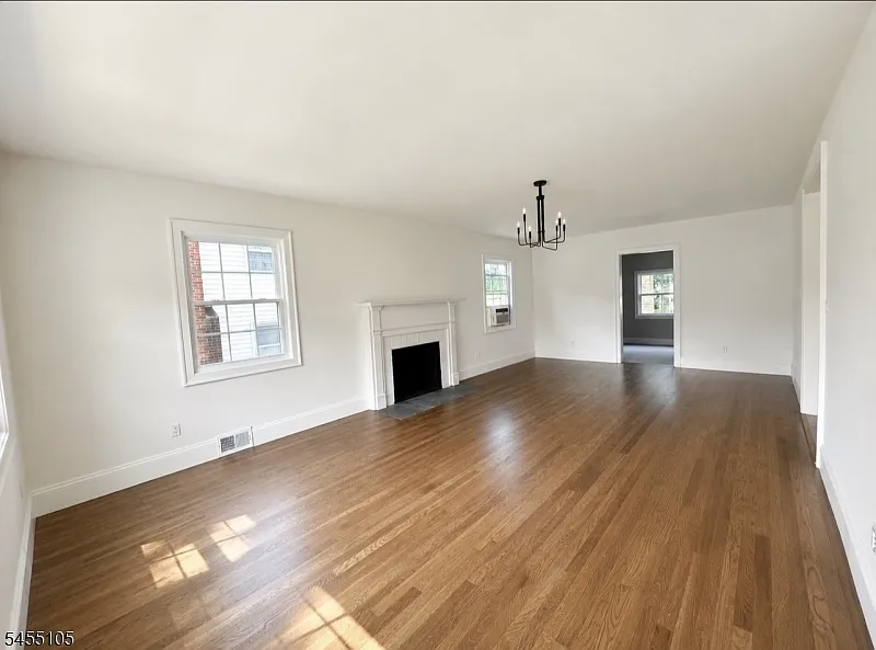 4 bed, 2.5 bath, $5,400 — Photo 4