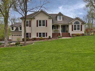 24700 Graves Ave, Grosse Ile, MI 48138