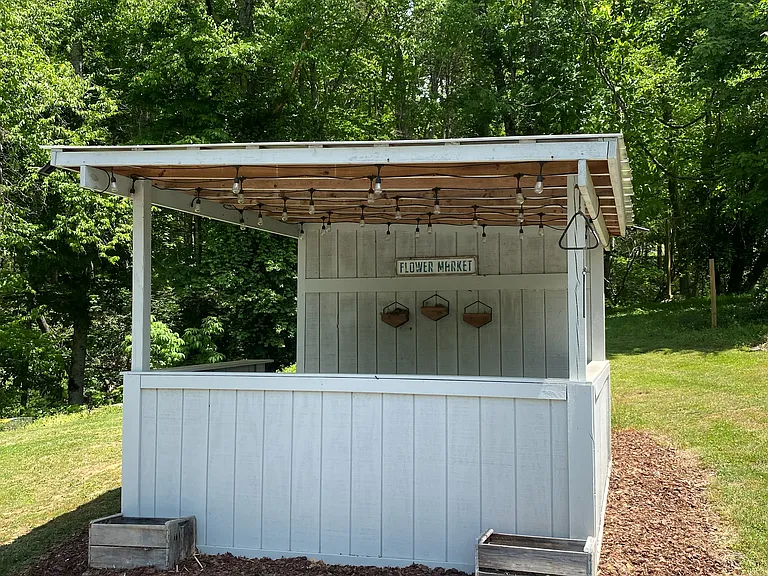The grilling shed! Let's eat!!