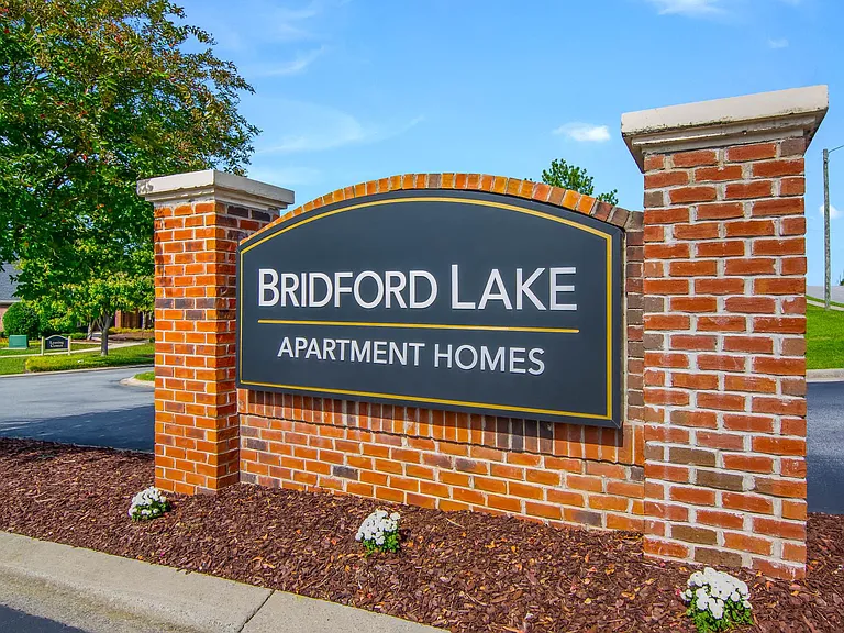 Bridford Lake Apartments — Photo 25
