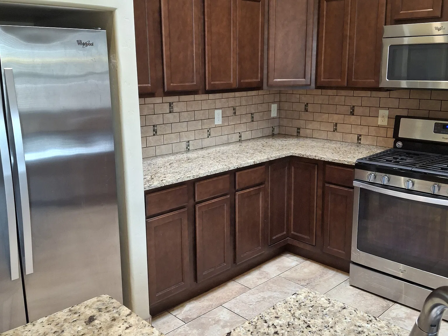 3 bed, 1644 sqft, $1,850 — Photo 2
