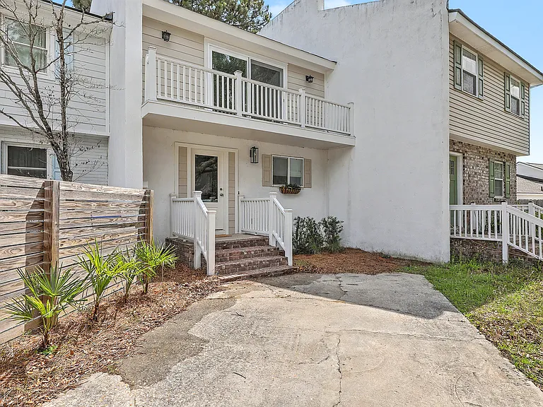 958 Myrtle Ct — Photo 4