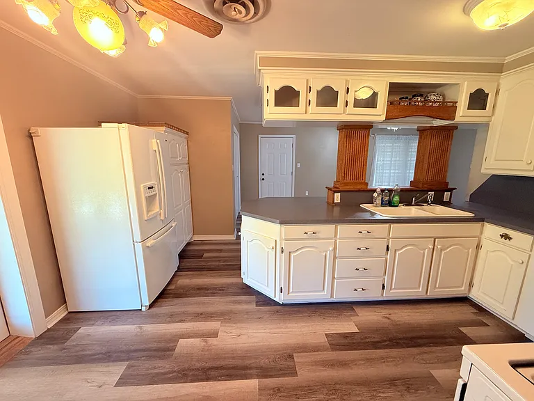 413 Lynn St — Photo 9