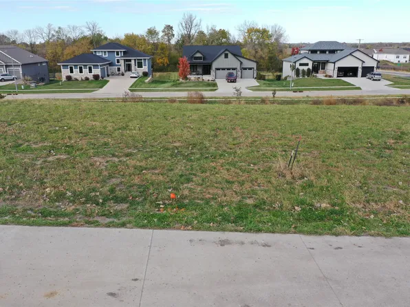 8086 NW 100th St, Johnston, IA 50131