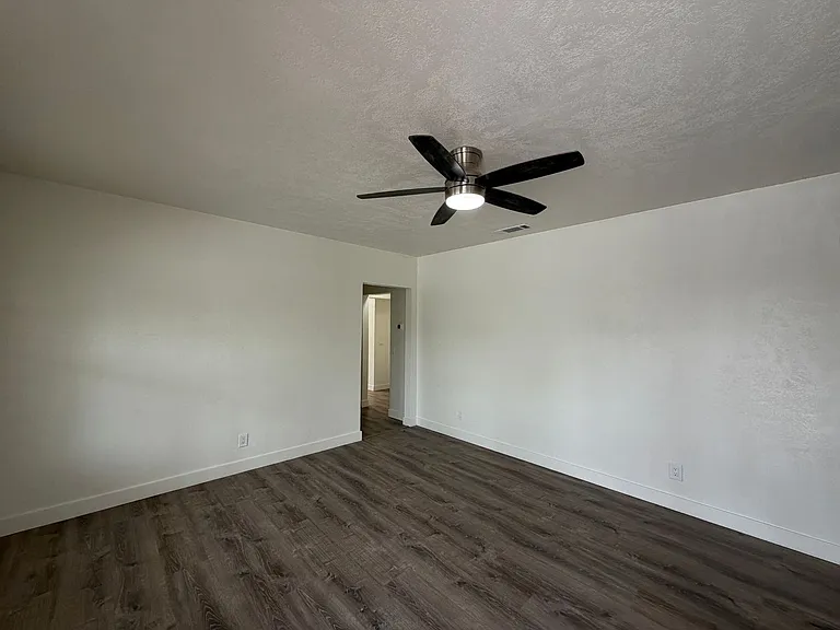 535 Jackson St — Photo 3