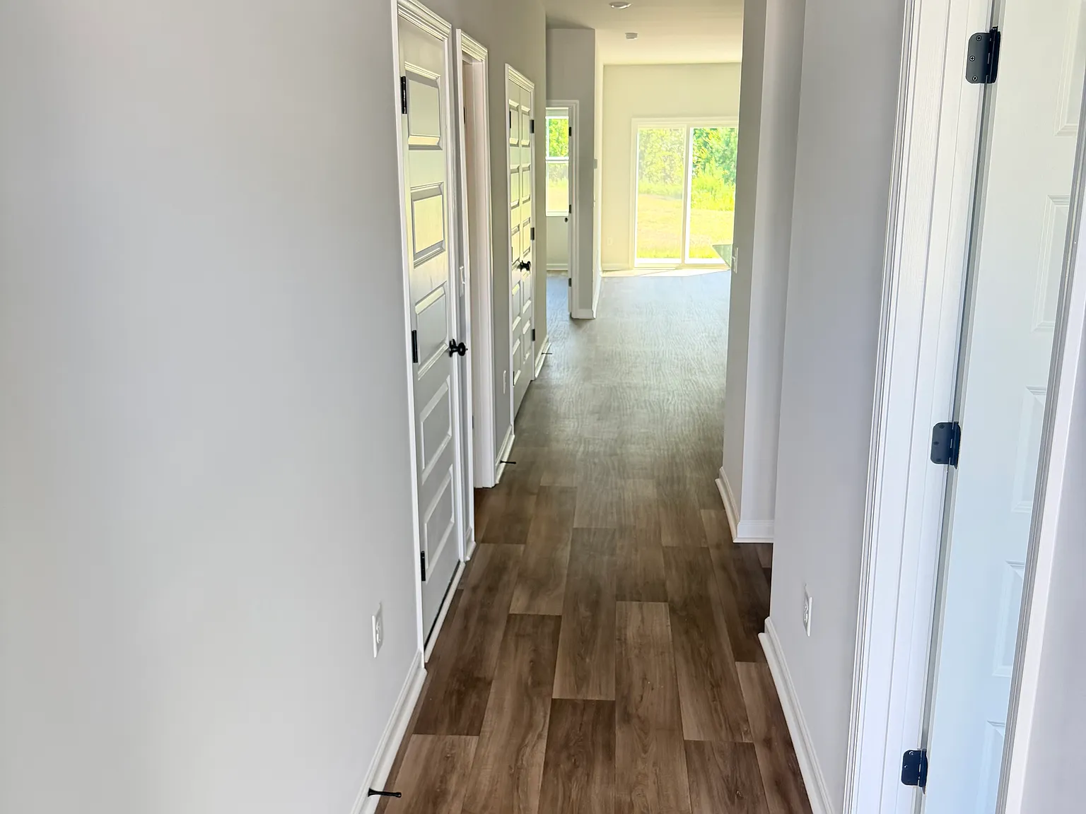 3 bed, 1437 sqft, $2,200 — Photo 2