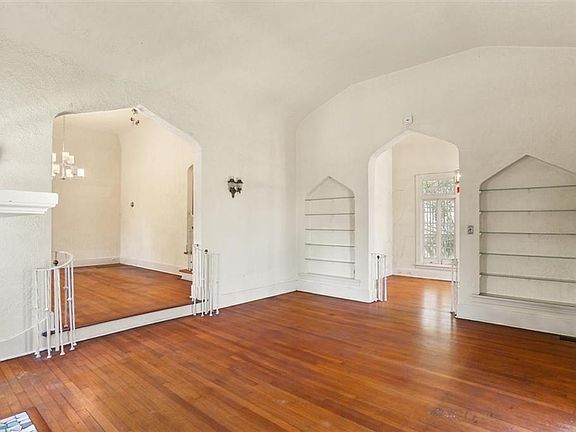 4th image of 9104 Quince St