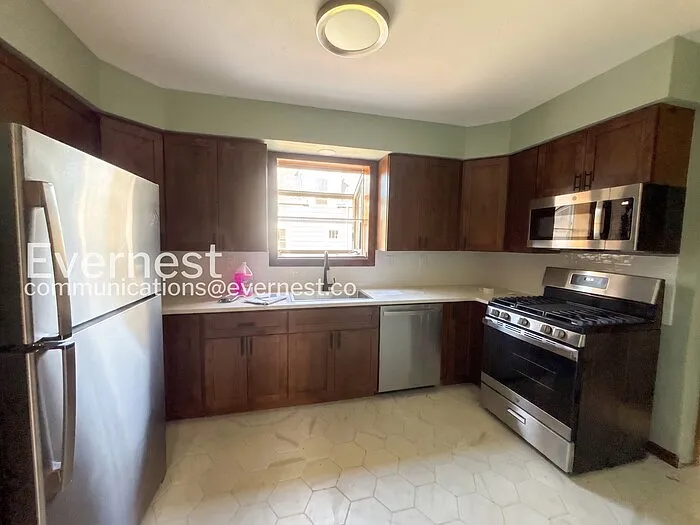 275 Cornell Ave — Photo 3