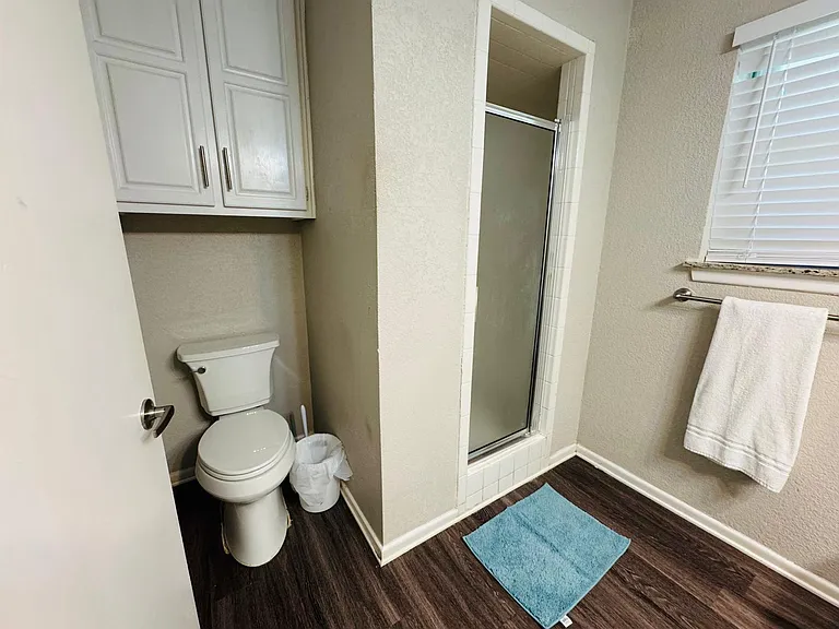 1706 Kingsborough Dr — Photo 12