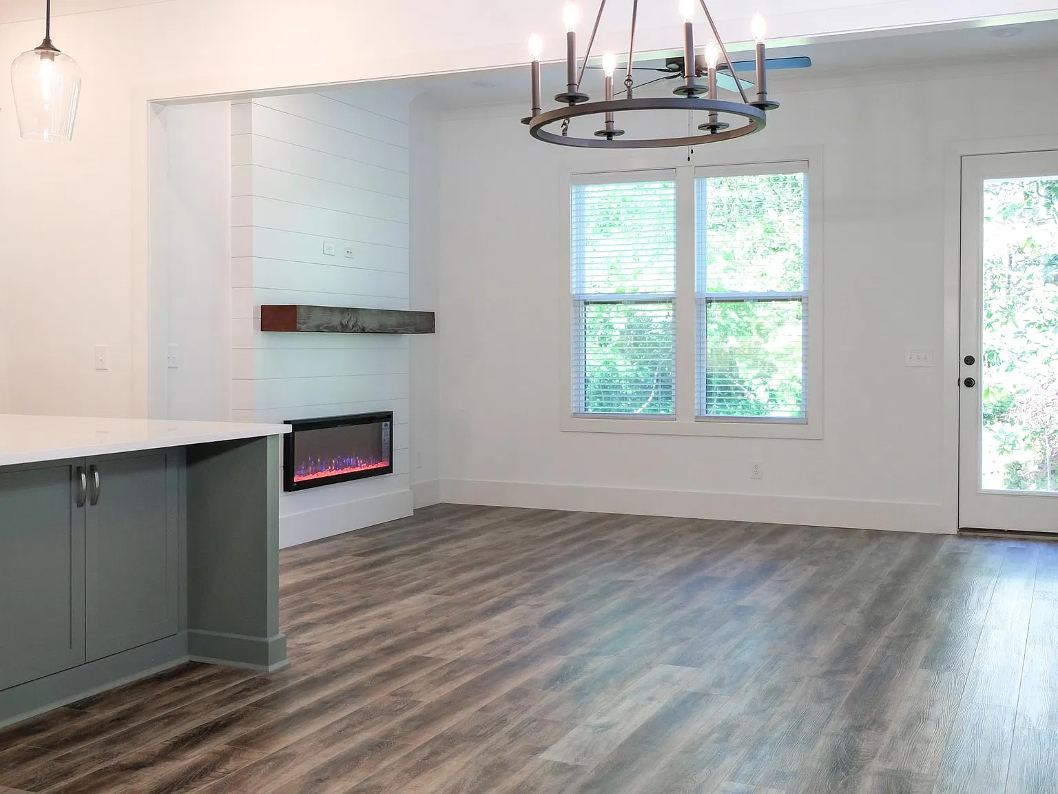 4 bed, 3.5 bath, 2238 sqft, $4,495 — Photo 4