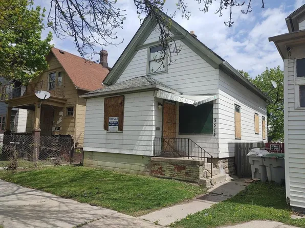 3574 N 10th STREET, Milwaukee, WI 53206