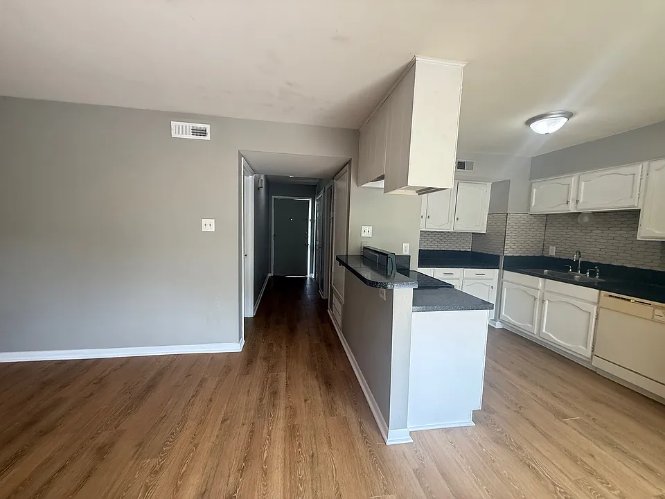 819 Yegua St #4