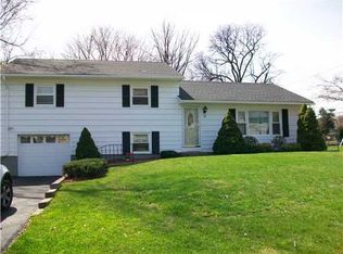 2 Hudson Dr, New Windsor, NY 12553